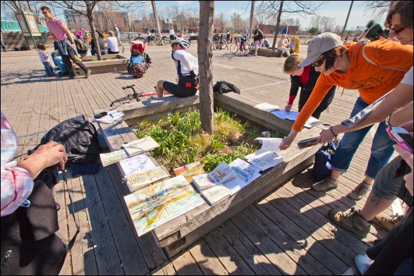 13Apr28Lachine_chatting01